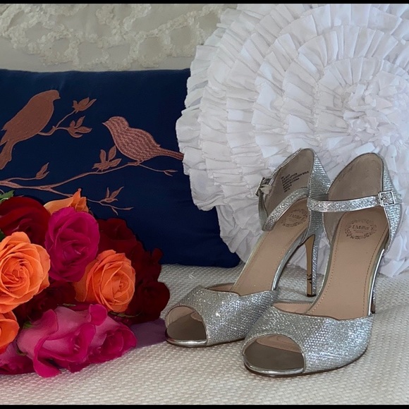 I.Miller size 9 Sparkly Silver Shoes - Picture 1 of 7